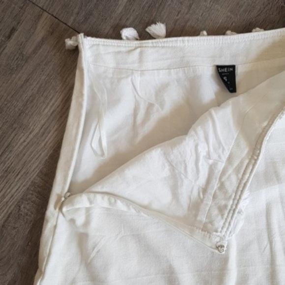 White linen skirt with fringe pompom - Picture 3 of 3